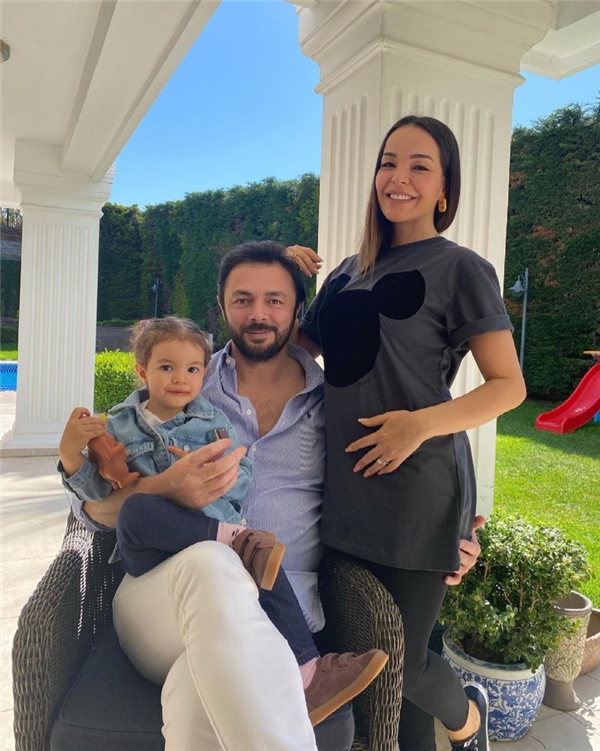 Şarkıcı Bengü'den bebek müjdesi!