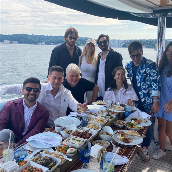 Can Yaman ve sevgilisi Diletta Leotta, İstanbul'da! Aileden onay çıktı...