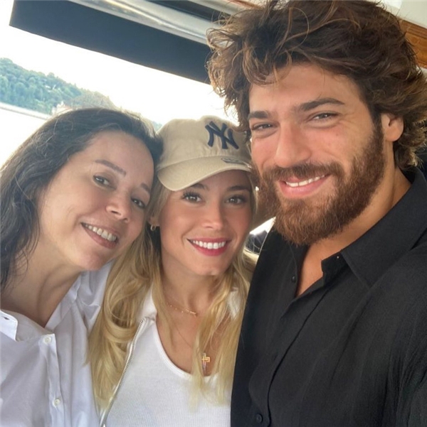 Can Yaman ve sevgilisi Diletta Leotta, İstanbul'da! Aileden onay çıktı...