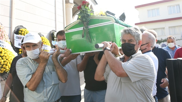 Usta oyuncu <a class='keyword-sd' href='/metin-cekmez/' title='Metin Çekmez'>Metin Çekmez</a> son yolculuğuna uğurlandı