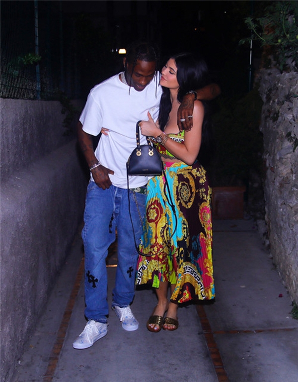 Son günlerin gündemdeki çifti: Bu ilişkinin benzeri yok