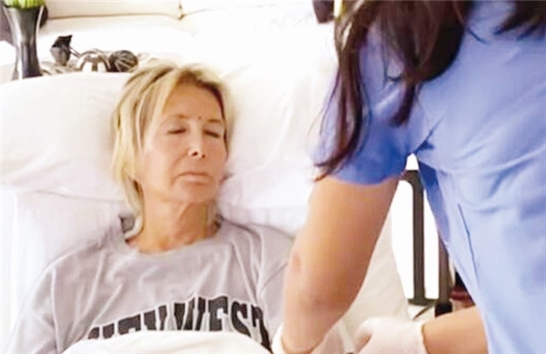 Filiz Akın hasta yatağından konuştu: Starlık beni terk etmeden ben onu terk ettim