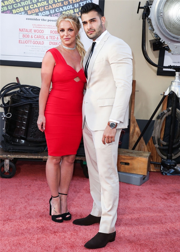 Britney Spears sevgilisi Sam Ashgari ile nişanlandı