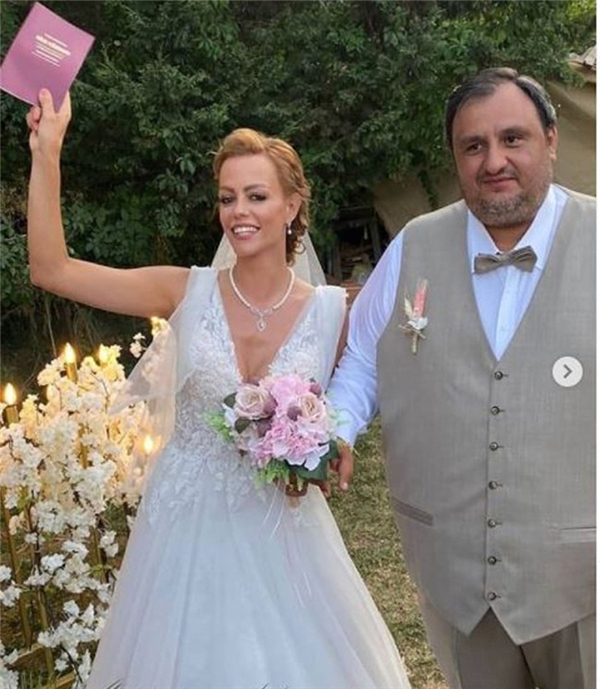 Demet Özdemir: Neden bu açıklamayı yapmak zorunda kalıyorum?