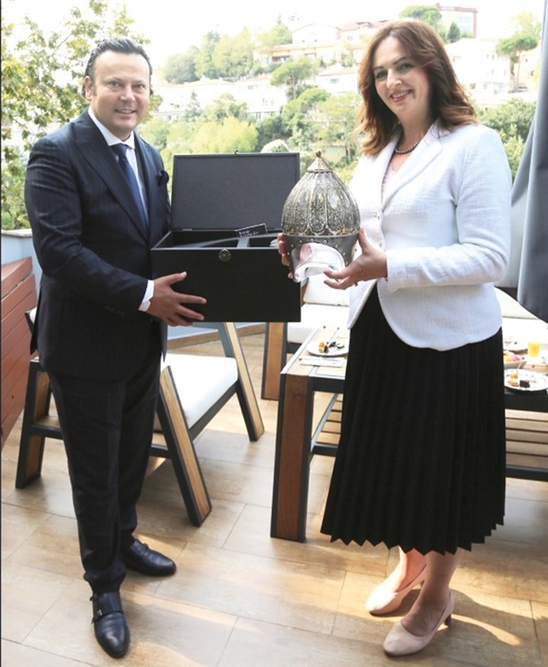 Ruslar Dilan Çiçek Deniz'e bayıldı